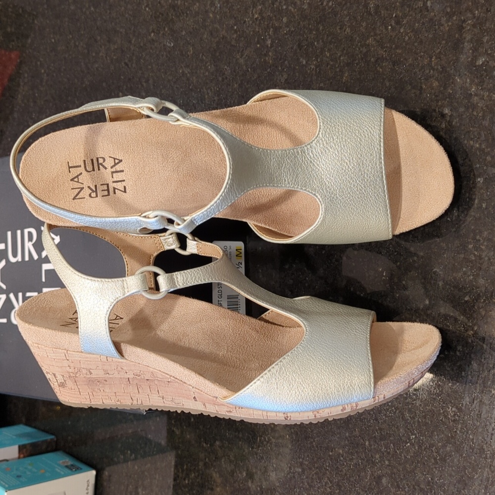 Naturalizer NEW wedge sandal 7 1/2